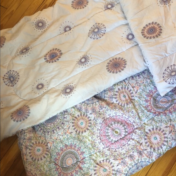 Reversible full size comforter - Picture 2 of 2